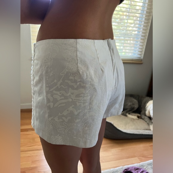 Lilly Pulitzer sz 2 white shorts w appliqué - Picture 7 of 8